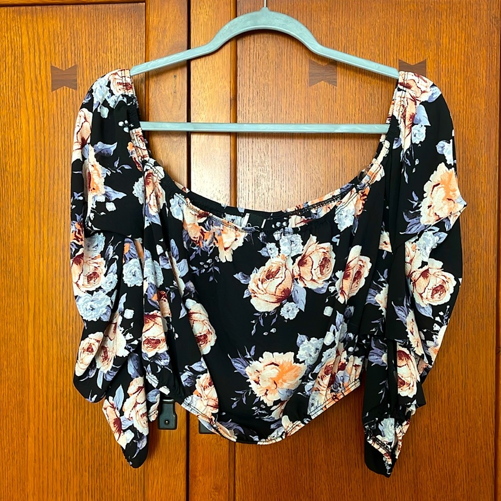 Windsor Cropped Off Shoulder Floral Blouse (L)